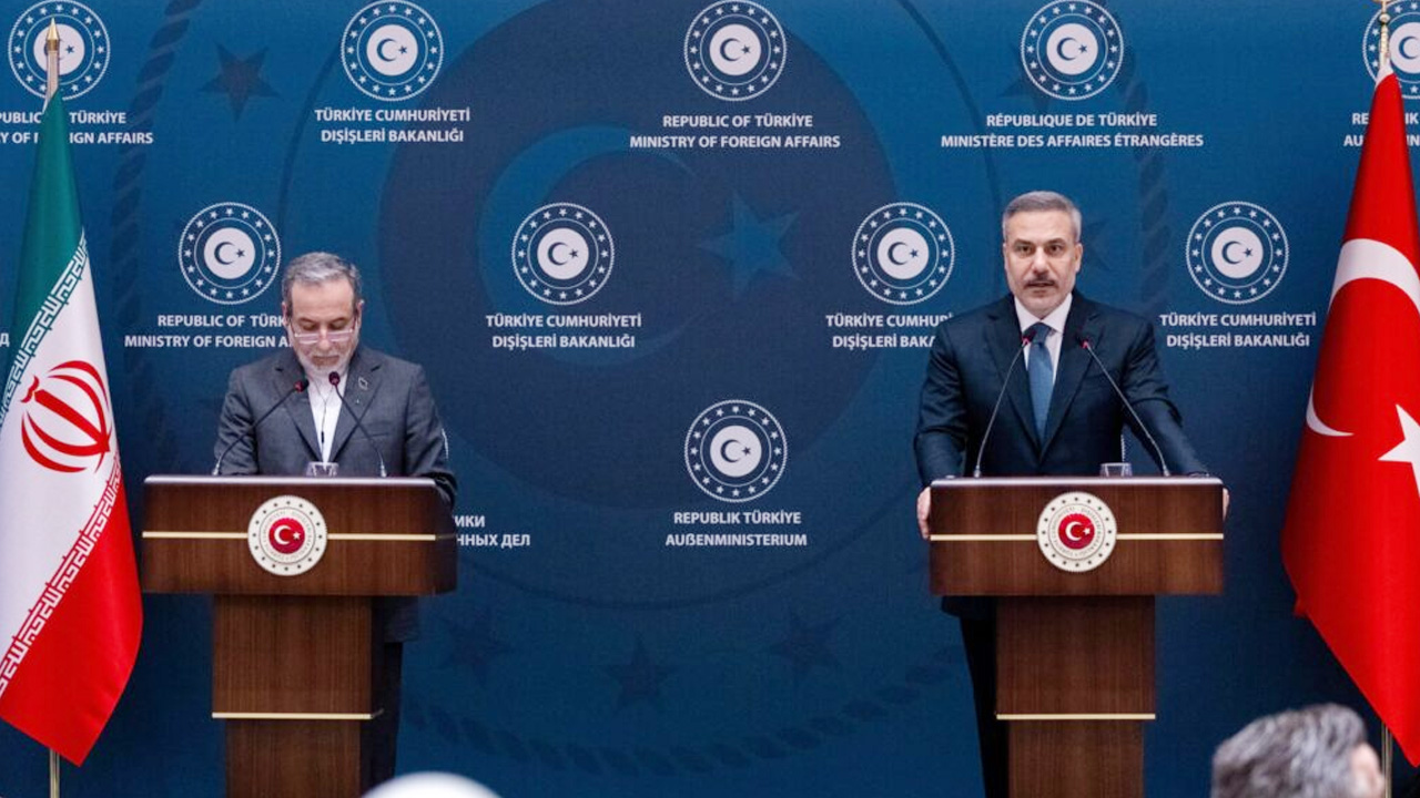 মিসাইল ও প্রতিরক্ষা সক্ষমতা নিয়ে কোনো আলোচনা হবে না: ইরানের পররাষ্ট্রমন্ত্রী image