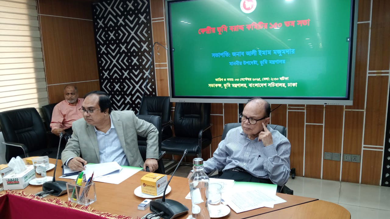 কৃষিজমি কমে যাচ্ছে উন্নয়ন প্রকল্পে: খাদ্যনিরাপত্তায় হুমকির আশঙ্কা জানালেন ভূমি উপদেষ্টা image