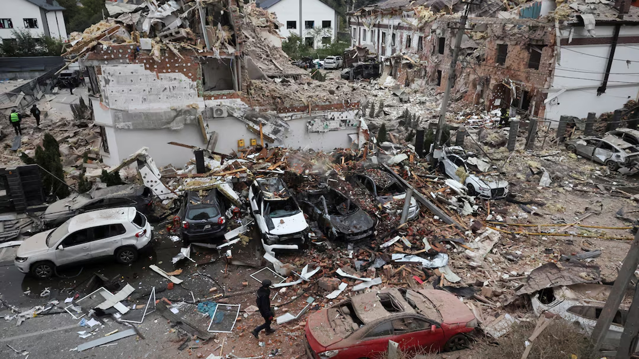 কিয়েভে রুশ হামলায় নিহত-আহত, নগরীতে আতঙ্ক image